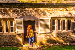 060b8-sofie-with-chaple